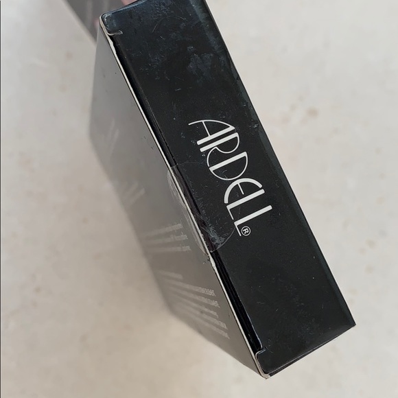Ardell 105 Press On Lashes w/ Applicator - Picture 6 of 8